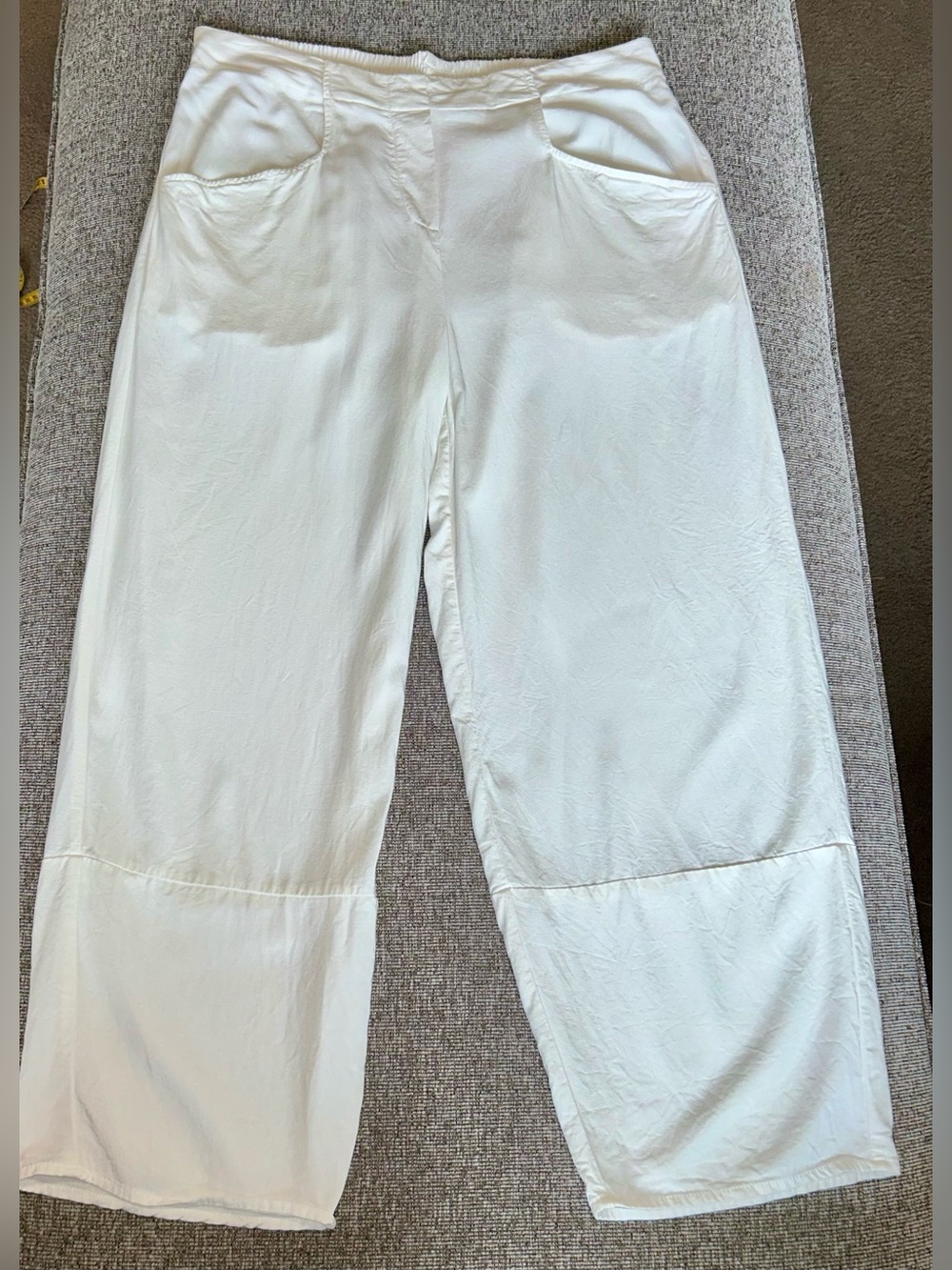 Lightweight white comfortable loose summer capri pants L